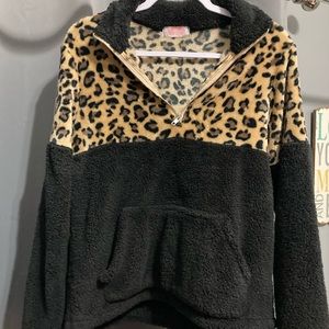 Black with leopard fleece pullover size small